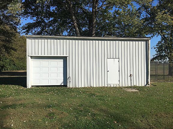 Storage/Barn with Stalls
