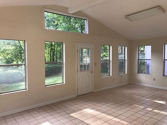 Large Sunroom with Tiled Floor