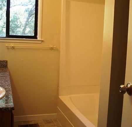 3rd image of 1501 Linda Vista Dr
