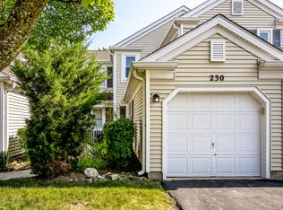 230 University Ln, Elk Grove Village, IL 60007