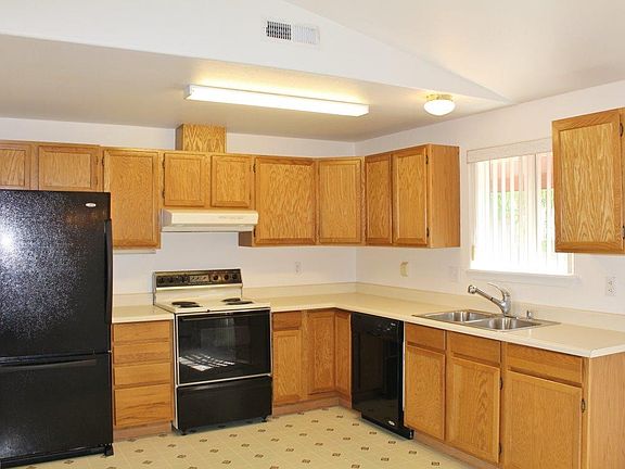 3rd image of 4821 Daisy St