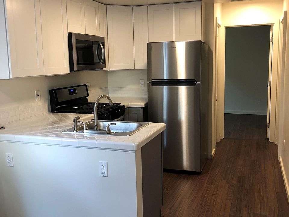 2nd image of 346 S Pecan St #2