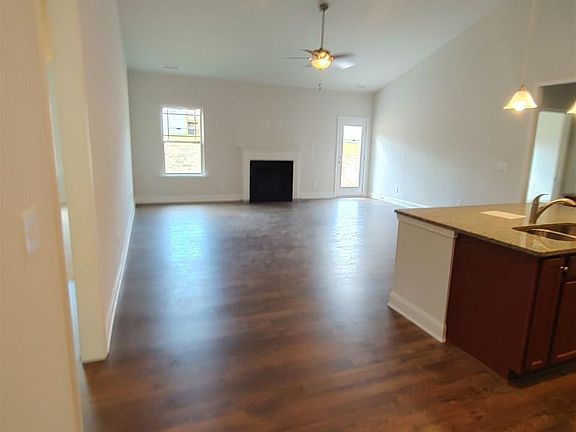 4th image of 88 Hillmont Dr