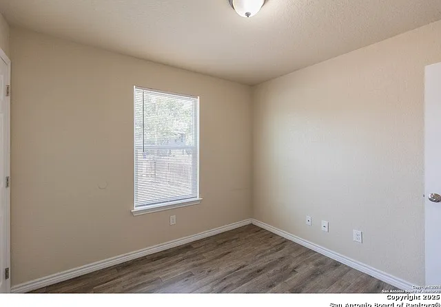 8111 Landing Ave — Photo 9
