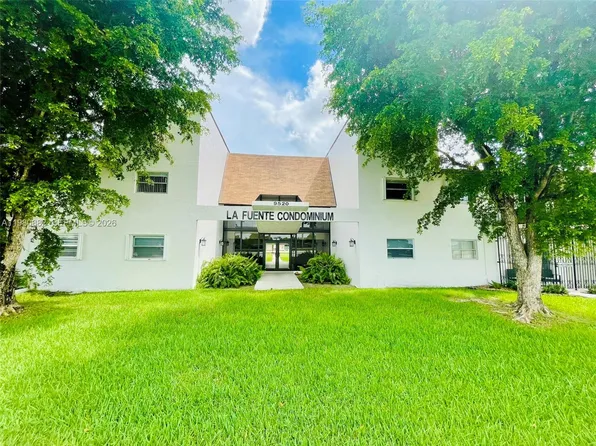 9520 SW 8th St APT 123, Miami, FL 33174