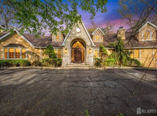 8 Crommelin Ct, East Brunswick, NJ 08816