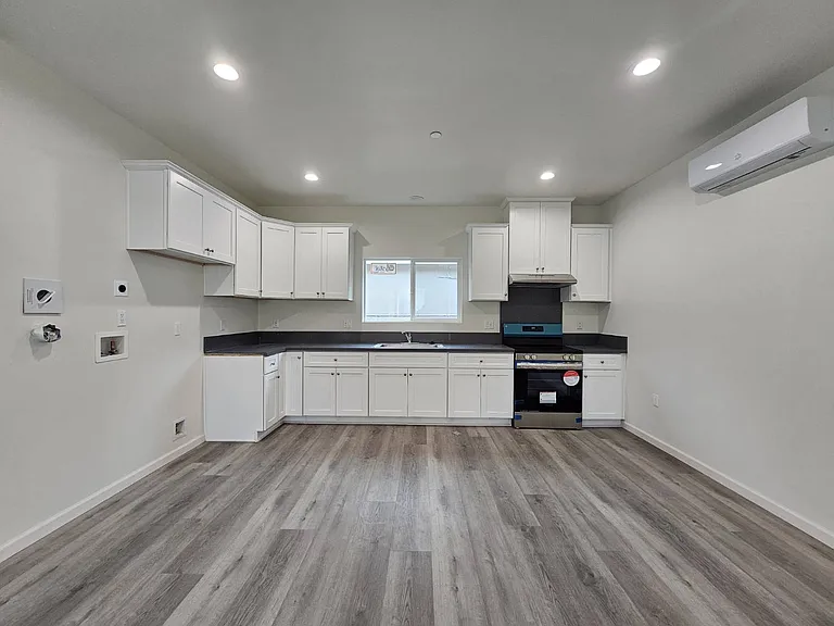 10812 E Klingerman St #3/4 — Photo 6