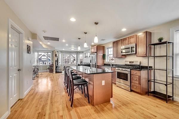 1st image of 389 Hyde Park Ave #2