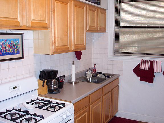5th image of 4526 N Wolcott Ave APT 1A