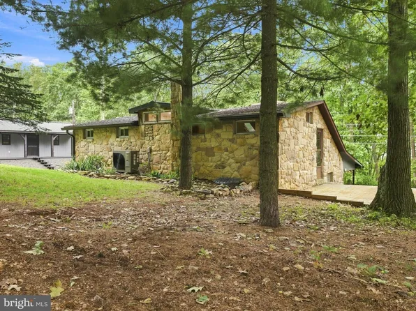 198 S Mountain Top Dr, Mc Connellsburg, PA 17233