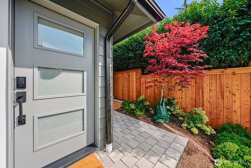 2nd image of 6030 41st Avenue NE