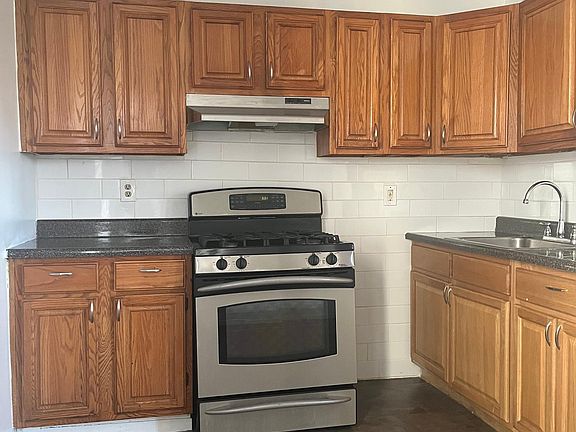 3rd image of 300 Woodworth Ave #7