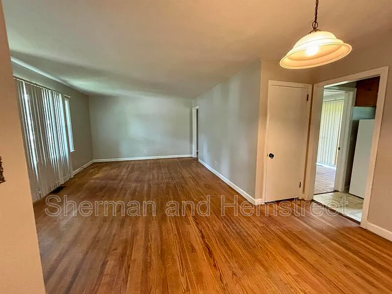 3 bed, 1.0 bath, 1100 sqft, $1,125 — Photo 4