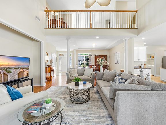 3rd image of 139 Fox Den Dr.