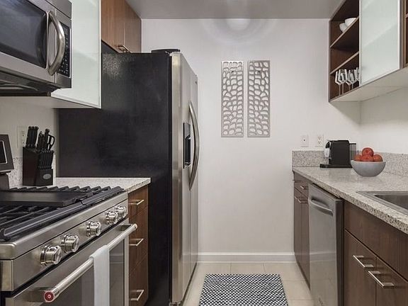 5th image of 535 W 23rd St APT S7j