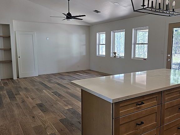 3rd image of 1144 W Navajo Ln