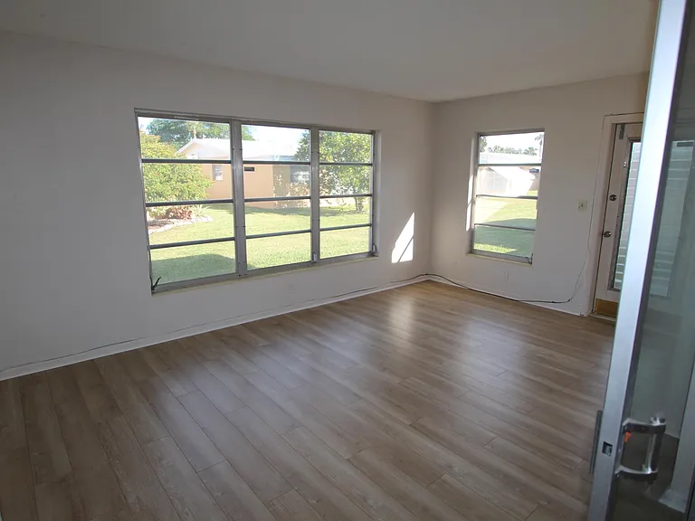 2213 Gladiola Dr — Photo 2