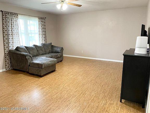 2nd image of 2411 Meadowlark Ln