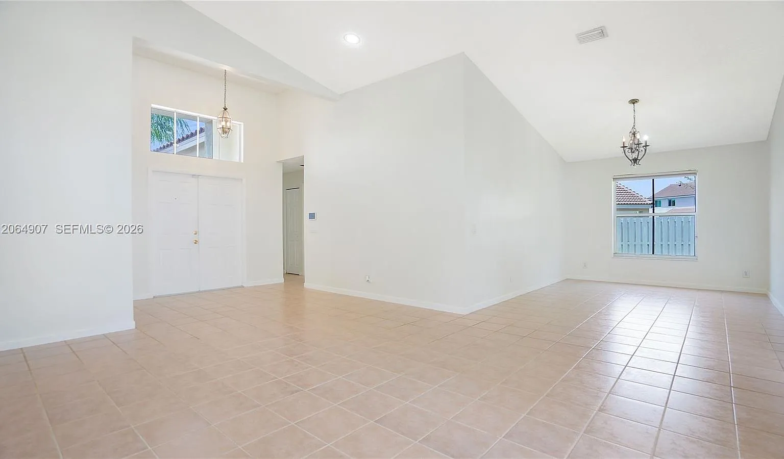 4 bed, 2.5 bath, 2055 sqft, $5,800 — Photo 4