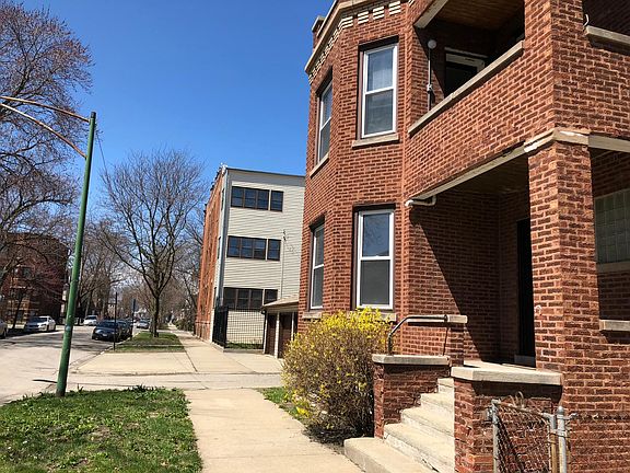2nd image of 2424 W Medill Ave Unit 1