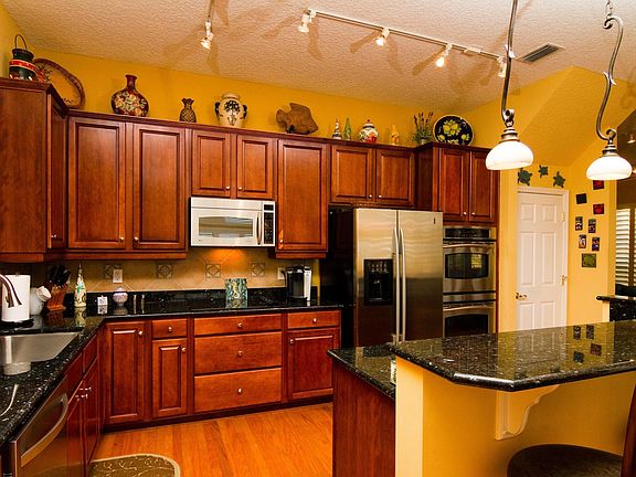 3rd image of 652 Sand Isles Cir
