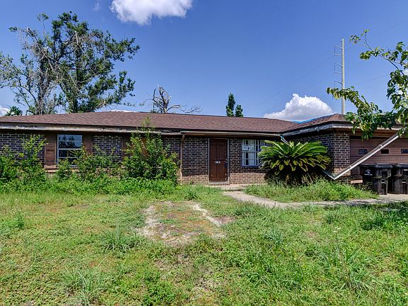 3rd image of 4137 Leslie Ln