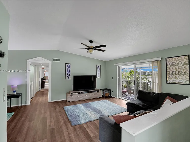 2737 S Oakland Forest Dr #204 — Photo 6