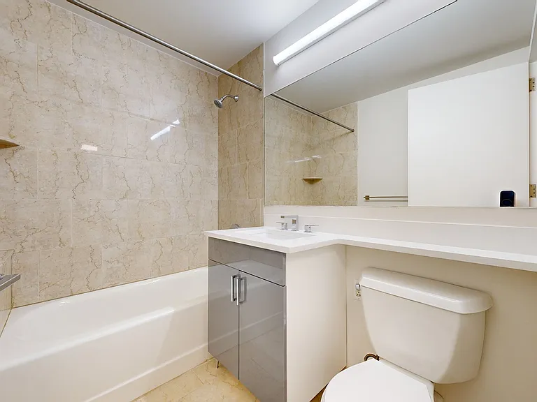 10 Hanover Square — Photo 113