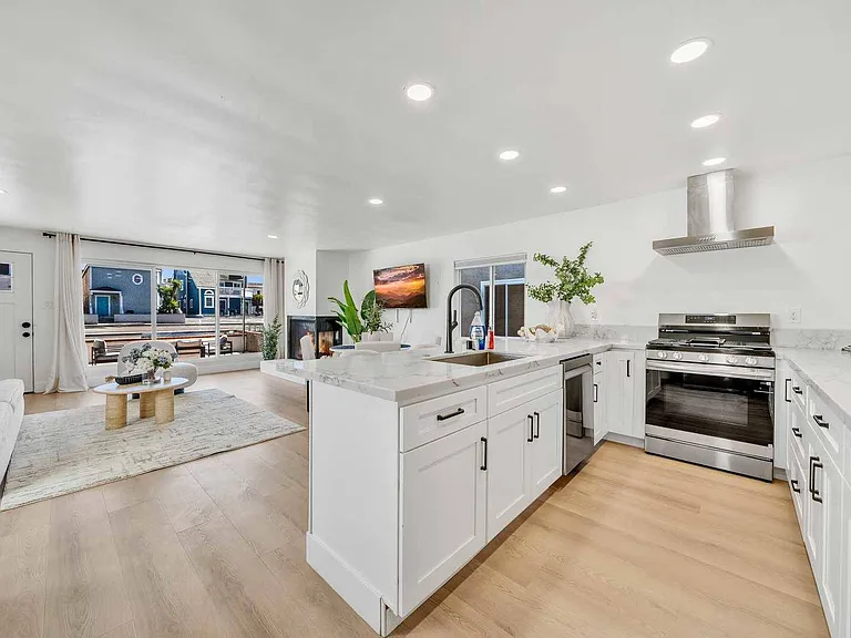 920 W Balboa Blvd #920 — Photo 9