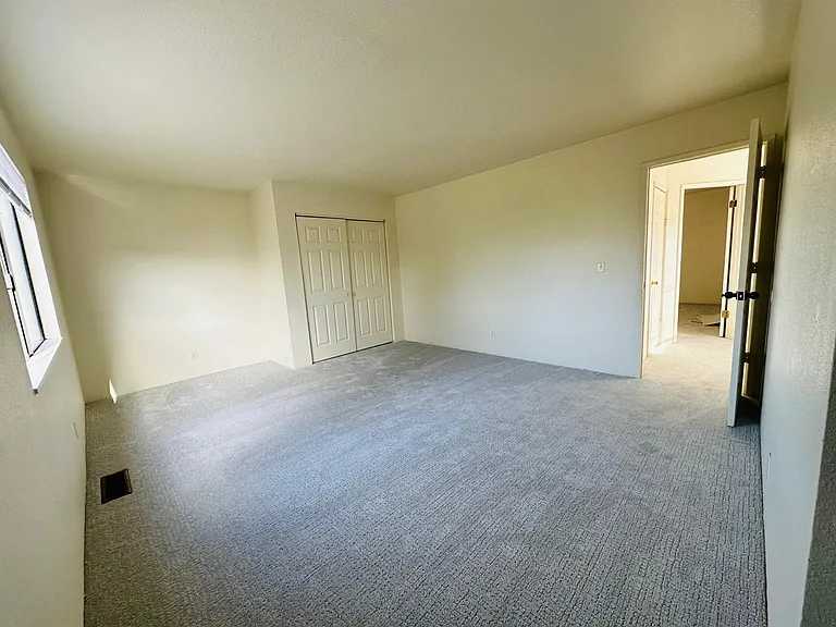 3rd bedroom/2nd floor