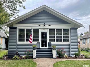 1027 Pershing Blvd, Clinton, IA 52732