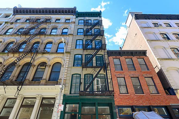 Rented by Compass | media 18