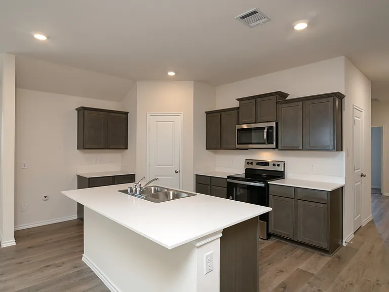 201 Tadpole Ln — Photo 2
