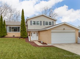 917 69th St, Darien, IL 60561