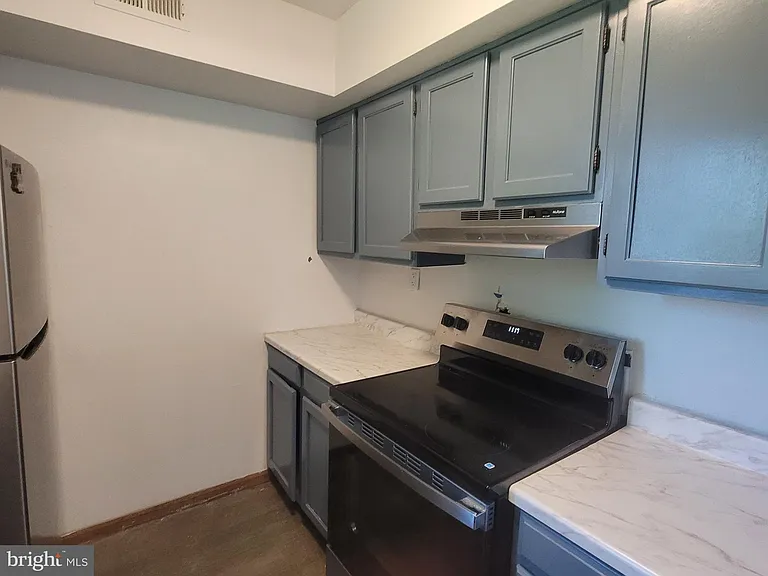 4844 Oxford Ct #5 — Photo 11
