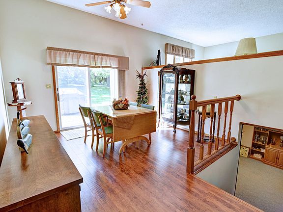 3rd image of 16 Grandview Dr