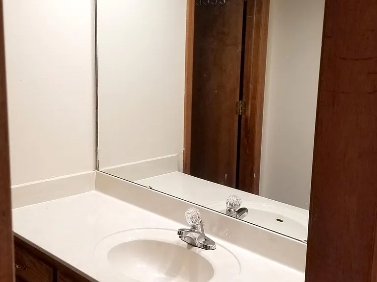 1414 E Powell St — Photo 16