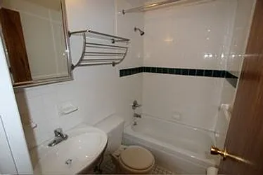 Rented by Robyn Lee, LREB