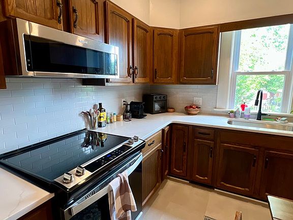 3rd image of 6235-6239 Main St