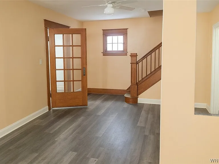 64 Montrose Ave — Photo 3