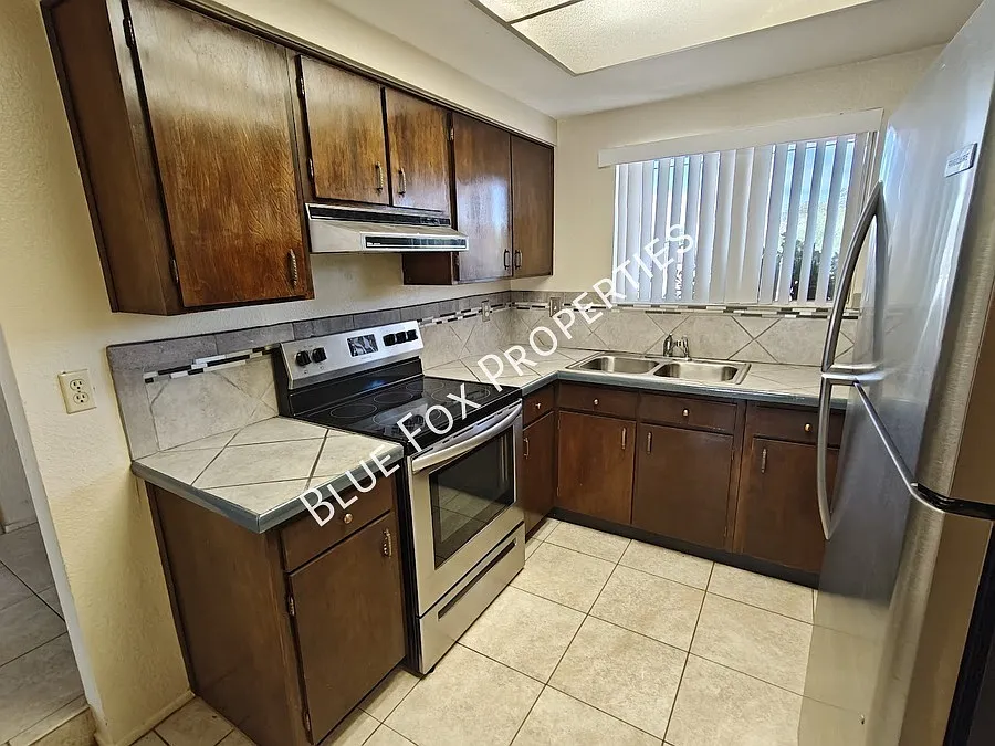 Building Photo - 2618 S Camino Seco