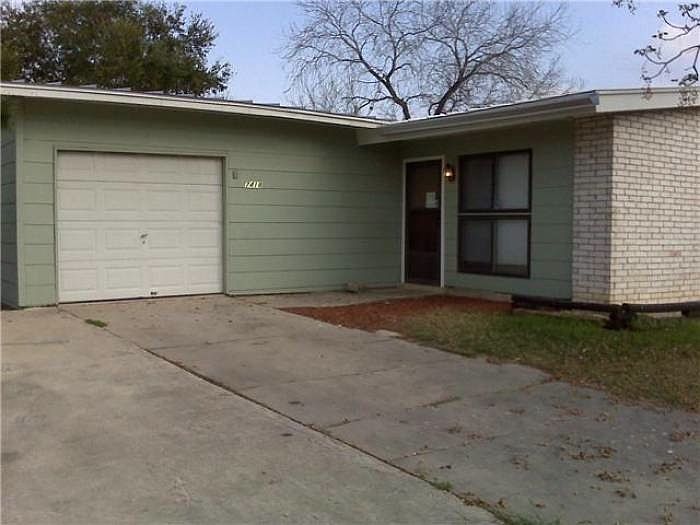 1st image of 7418 Apple Valley Dr