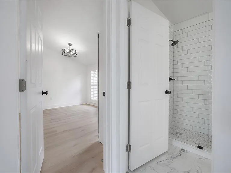 408 E Amelia Ave — Photo 22