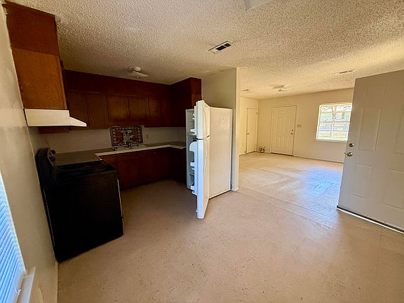 5th image of 403 1st St