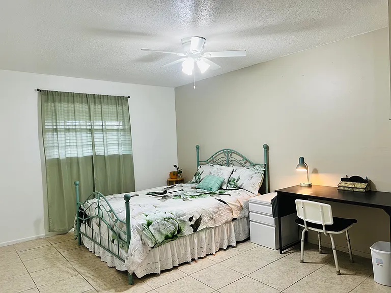 1100 E Caroline St — Photo 6