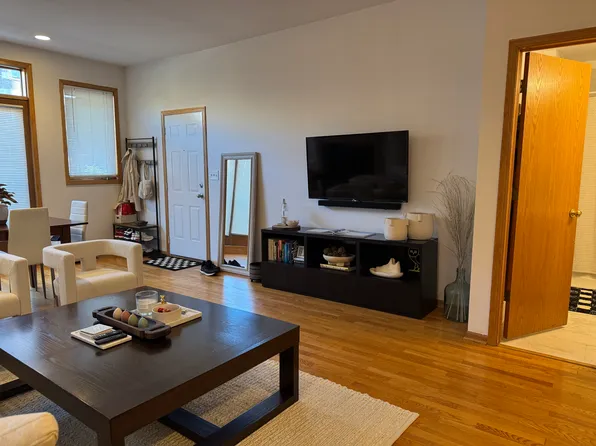 1334 W Huron St APT 2, Chicago, IL 60642