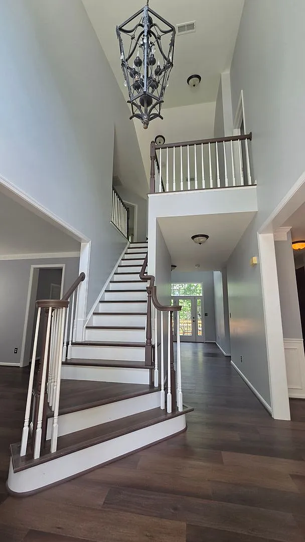 Luxurious Kingstowne Home — Photo 2