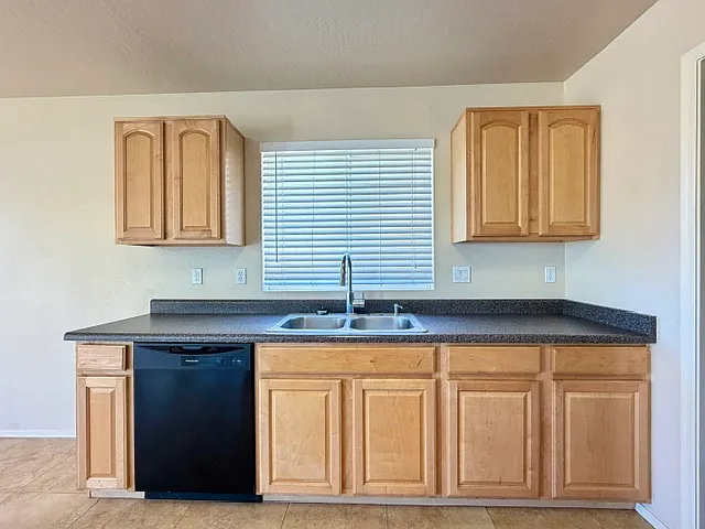 11624 N 151st Ln — Photo 10