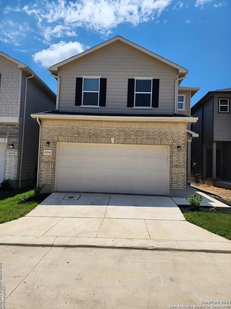 4 bed, 2080 sqft, $2,500 — Photo 2
