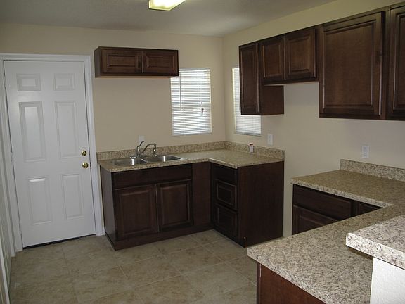 5th image of 1026 Sweeney Ave